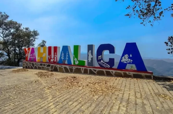 Tras más de 24 horas de tensión en la comunidad de Mecatlán, municipio de Yahualica, Hidalgo, la presidenta municipal Francisca Lara Velázquez fue liberada la noche del lunes luego de ser retenida por habitantes inconformes, quienes la obligaron a entregar 1 millón 300 mil pesos en efectivo para la realización de la fiesta patronal en honor a Corpus Christi.