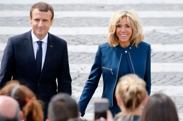 Un curioso episodio protagonizado por el presidente francés Emmanuel Macron y su esposa, Brigitte, se volvió viral este lunes, luego de que se difundieran imágenes en las que ella parece darle una bofetada al mandatario a su llegada a Vietnam.
