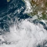 La mañana de este lunes, la Comisión Nacional del Agua (Conagua) confirmó que la tormenta tropical Barbara se intensificó a huracán categoría 1, mientras se desplaza frente a las costas de Colima y Jalisco.