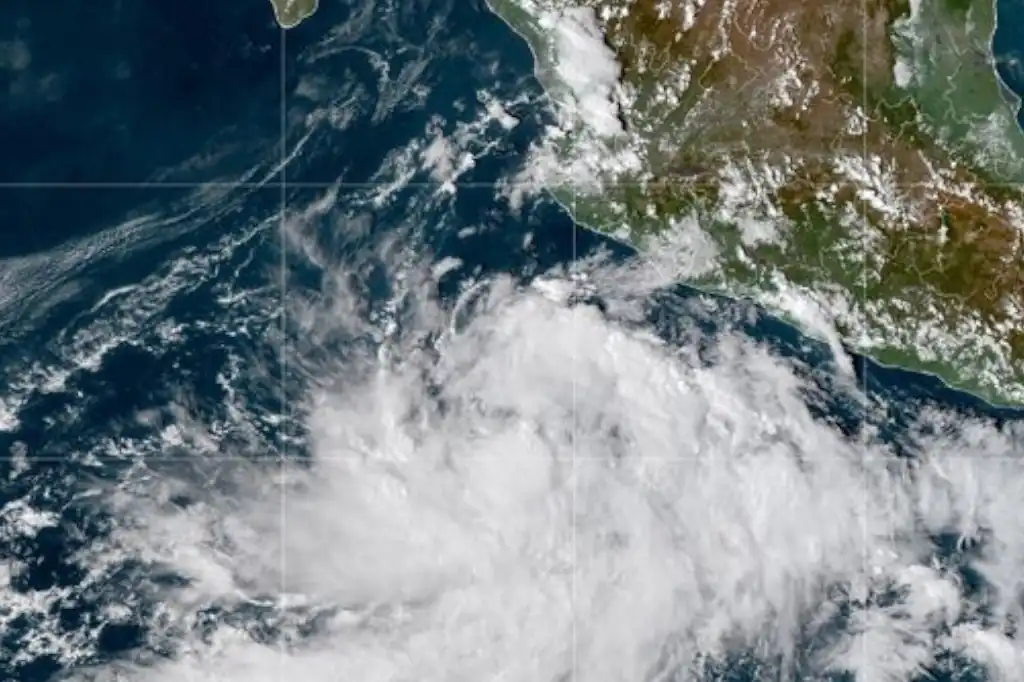 La mañana de este lunes, la Comisión Nacional del Agua (Conagua) confirmó que la tormenta tropical Barbara se intensificó a huracán categoría 1, mientras se desplaza frente a las costas de Colima y Jalisco.
