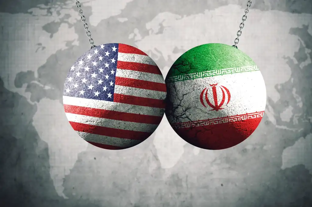 En una escalada de tensiones sin precedentes, Irán lanzó este lunes misiles contra bases militares de Estados Unidos en Qatar e Irak, como respuesta directa al bombardeo estadounidense del fin de semana contra instalaciones nucleares iraníes, autorizado por el presidente Donald Trump.