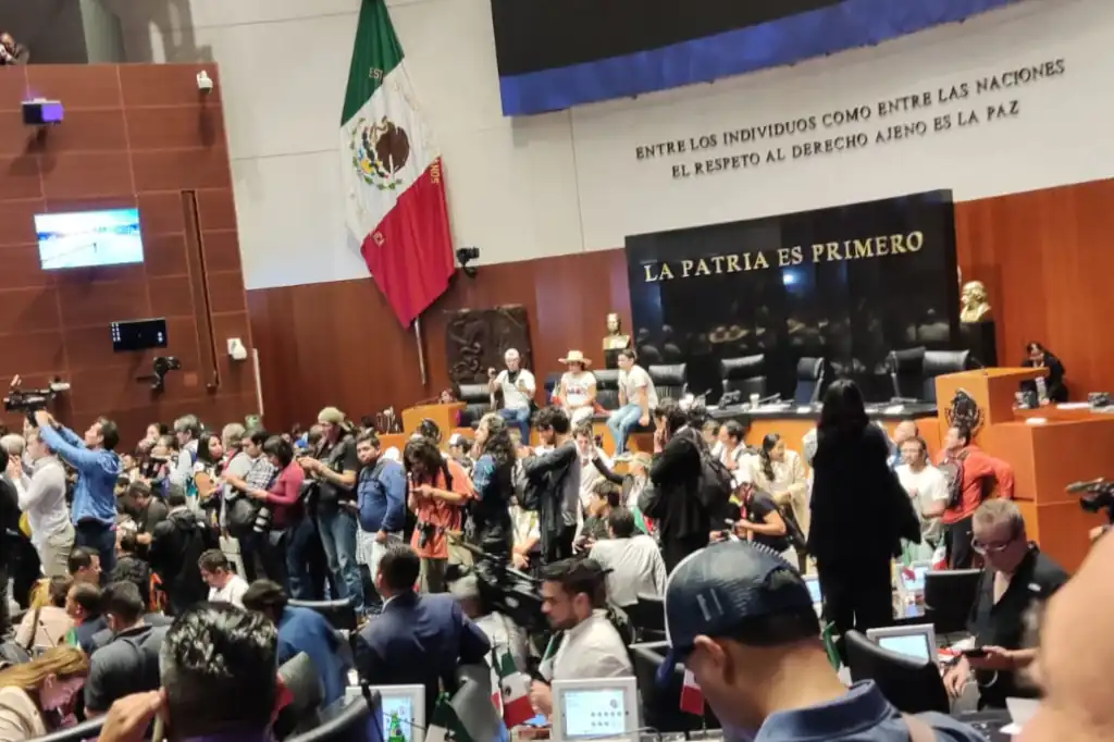 El Senado de la República canceló de manera repentina el evento privado Unlocked AIWoman, promovido por el Grupo Financiero Banorte, luego de que se confirmara que el acceso al mismo tendría un costo de mil 299 pesos por persona.