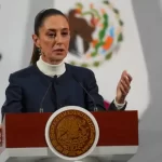 La presidenta Claudia Sheinbaum anunció este miércoles que, durante su próxima reunión con el subsecretario de Estado de Estados Unidos, Christopher Landau, defenderá la reputación de los mexicanos que residen en ese país, a quienes describió como "personas honestas y trabajadoras" que contribuyen significativamente a la economía estadounidense.