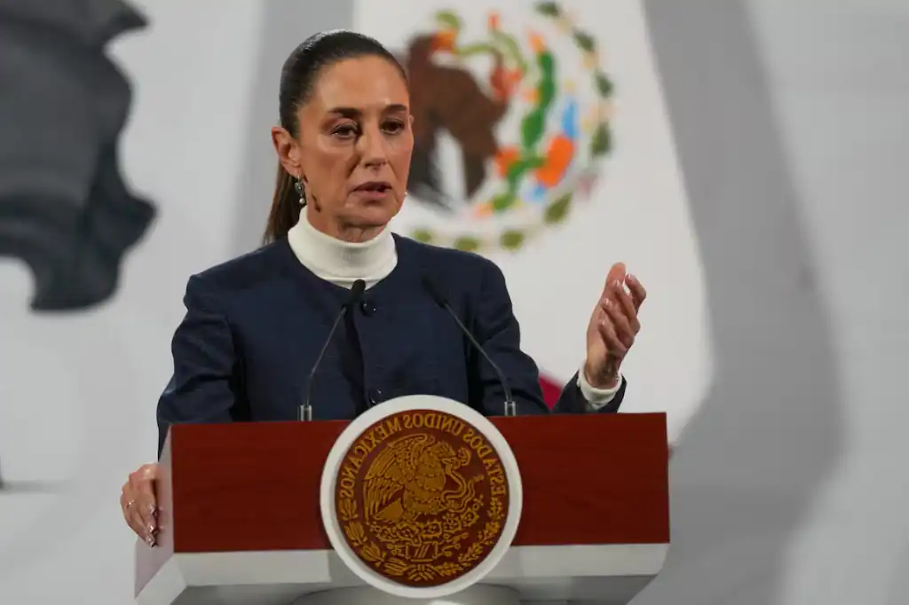 La presidenta Claudia Sheinbaum anunció este miércoles que, durante su próxima reunión con el subsecretario de Estado de Estados Unidos, Christopher Landau, defenderá la reputación de los mexicanos que residen en ese país, a quienes describió como "personas honestas y trabajadoras" que contribuyen significativamente a la economía estadounidense.