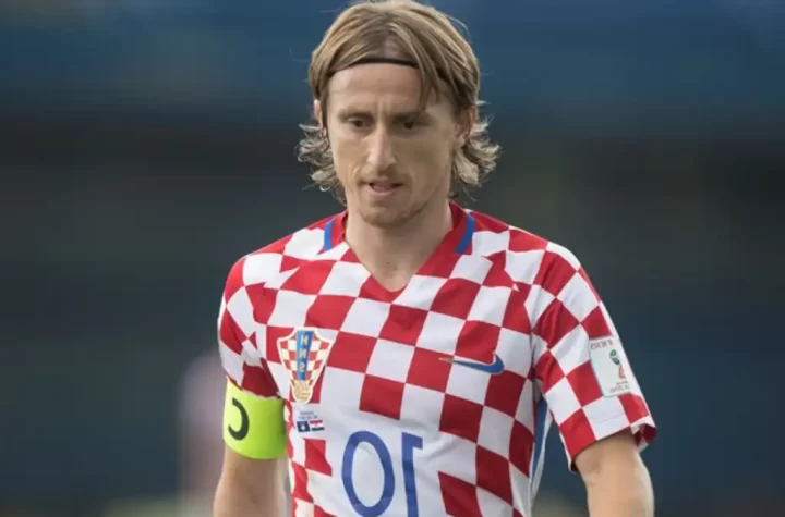 El AC Milan se prepara para una nueva era bajo el mando de Massimiliano Allegri, quien en su presentación como entrenador del club lombardo confirmó una incorporación estelar: el croata Luka Modric será nuevo jugador rossonero a partir de agosto, compartiendo vestuario con el mexicano Santiago Giménez.