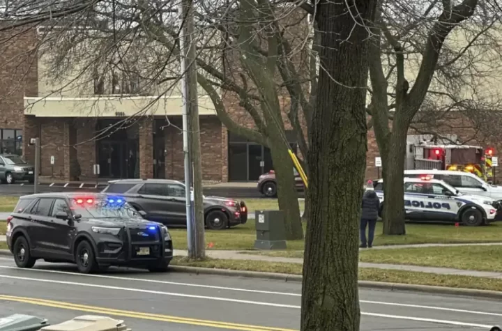 Tiroteo en escuela católica de Minneapolis deja dos niños muertos y decenas de heridos.