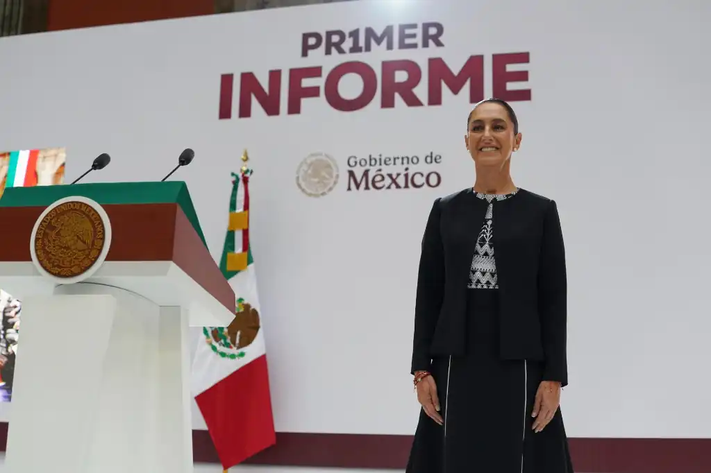 La presidenta Claudia Sheinbaum rindió su Primer Informe de Gobierno, destacando avances históricos en materia de seguridad, según su reporte, en los primeros 11 meses de su administración, los homicidios dolosos se redujeron un 25%, equivalente a 22 crímenes menos al día en julio respecto a septiembre de 2024.