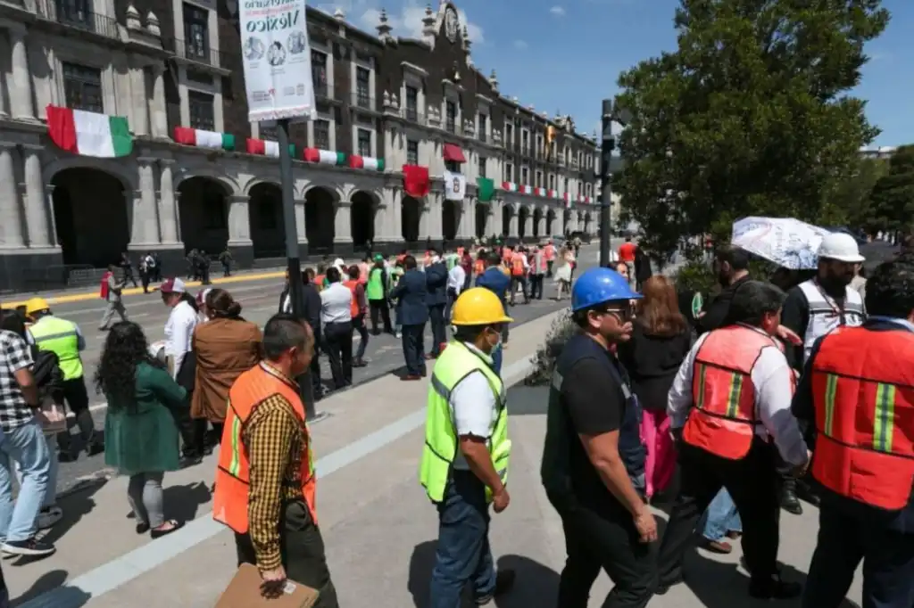 El próximo 19 de septiembre a las 12:00 horas, México llevará a cabo el segundo Simulacro Nacional 2025, que por primera vez incluirá el envío masivo de alertas sísmicas a teléfonos celulares en todo el país, informó la Coordinación Nacional de Protección Civil (CNPC).