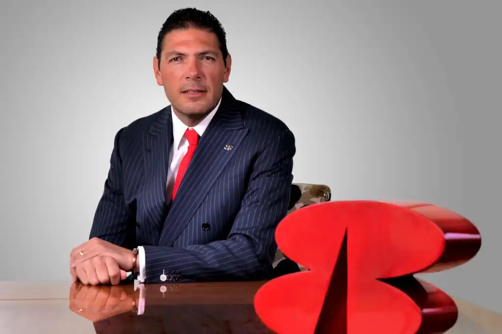 Carlos Hank González, presidente del Consejo de Administración de Grupo Financiero Banorte, es un ejemplo claro de cómo el liderazgo puede transformar una empresa y consolidarla en el mercado.