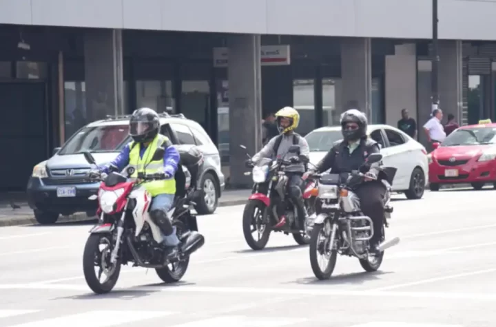 Motociclistas, el grupo más vulnerable en Ciudad de México mientras crece la venta de motos.