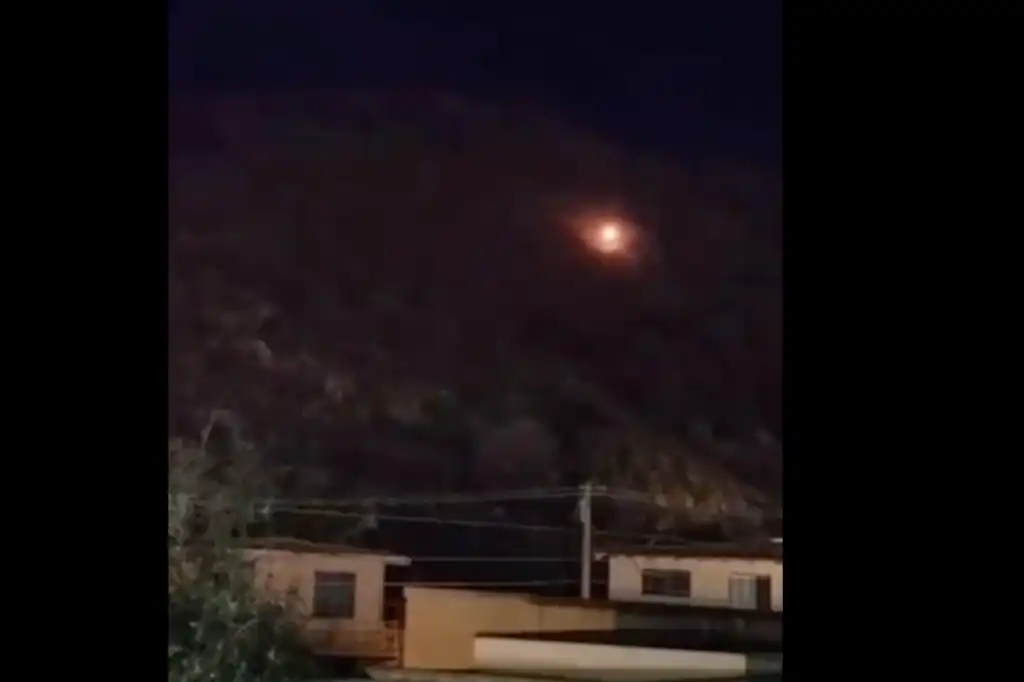 Luces misteriosas en el rancho de “El Bronco” desatan debate en redes.