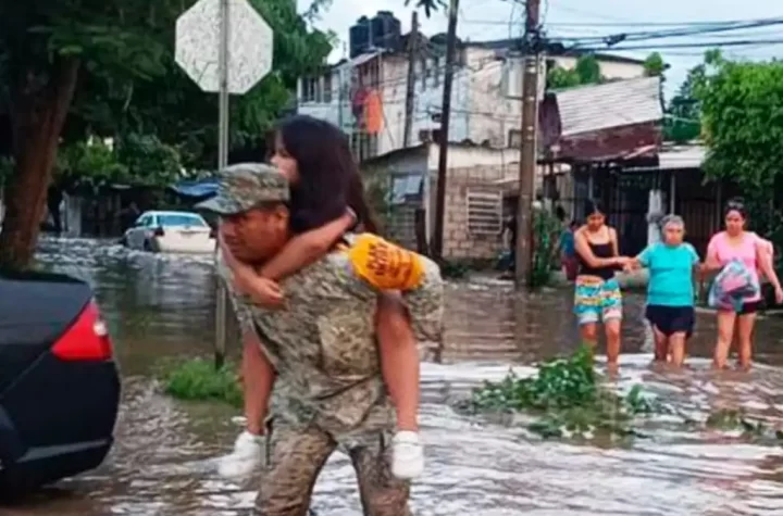 Aumenta a 66 la cifra de víctimas por lluvias en cinco estados de México.