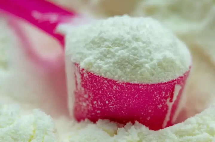 La Administración de Alimentos y Medicamentos (FDA) y los Centros para el Control y la Prevención de Enfermedades (CDC) emitieron una alerta tras confirmarse un brote de botulismo infantil vinculado a leche en polvo de la marca ByHeart Whole Nutrition, que ha afectado a 13 bebés en 10 estados de Estados Unidos.