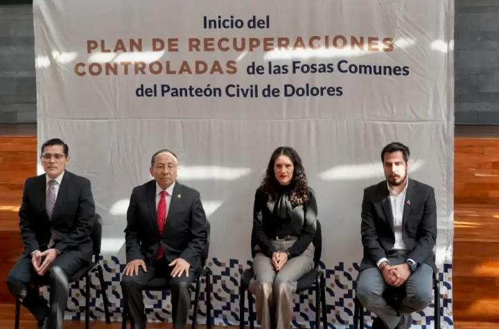 Exhuman fosa común del Panteón Civil de Dolores en búsqueda de personas desaparecidas.