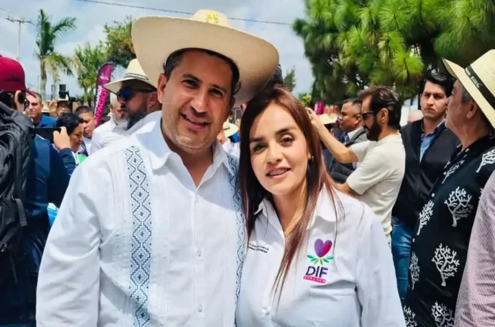 La presidenta Claudia Sheinbaum, informó este martes sobre la reunión que sostuvo con Grecia Quiroz, viuda del alcalde de Uruapan, Michoacán, Carlos Manzo Rodríguez, asesinado el pasado sábado durante el Festival de las Velas.