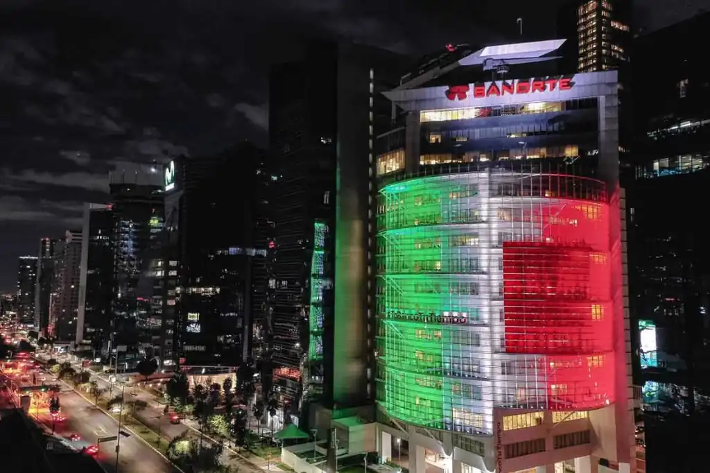 Grupo Financiero Banorte, encabezado por Carlos Hank González, consolidó en 2025 su expansión con la apertura de 1,216 nuevas sucursales.