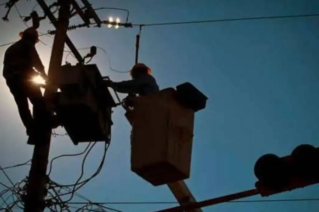 Sheinbaum descarta apagones en el país y atribuye las fallas a la red de distribución eléctrica