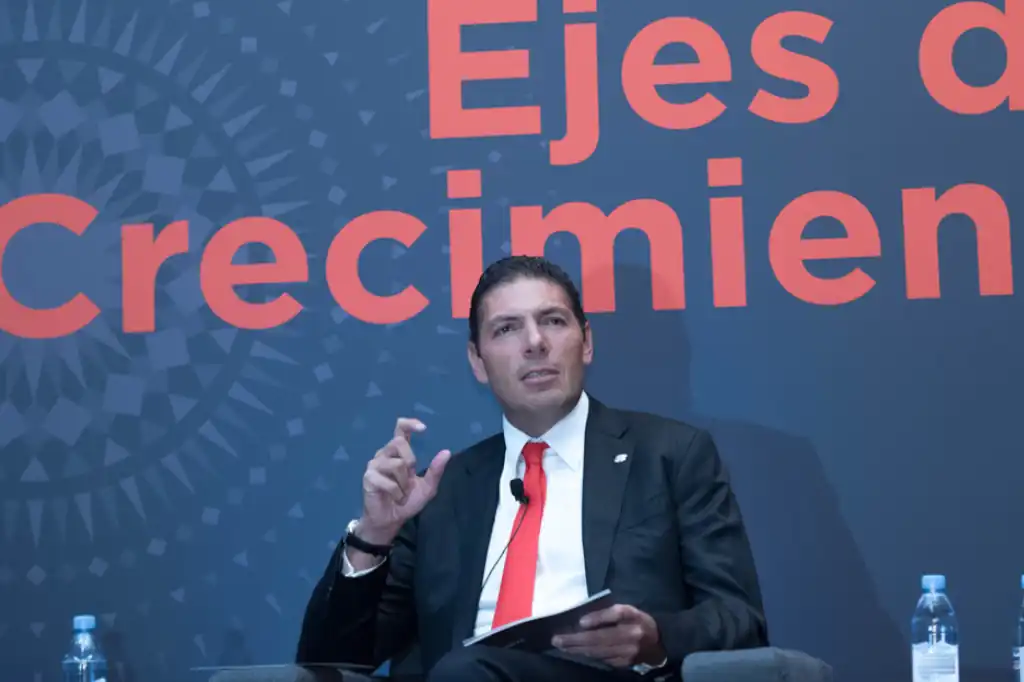 ¿Quién es Carlos Hank González?