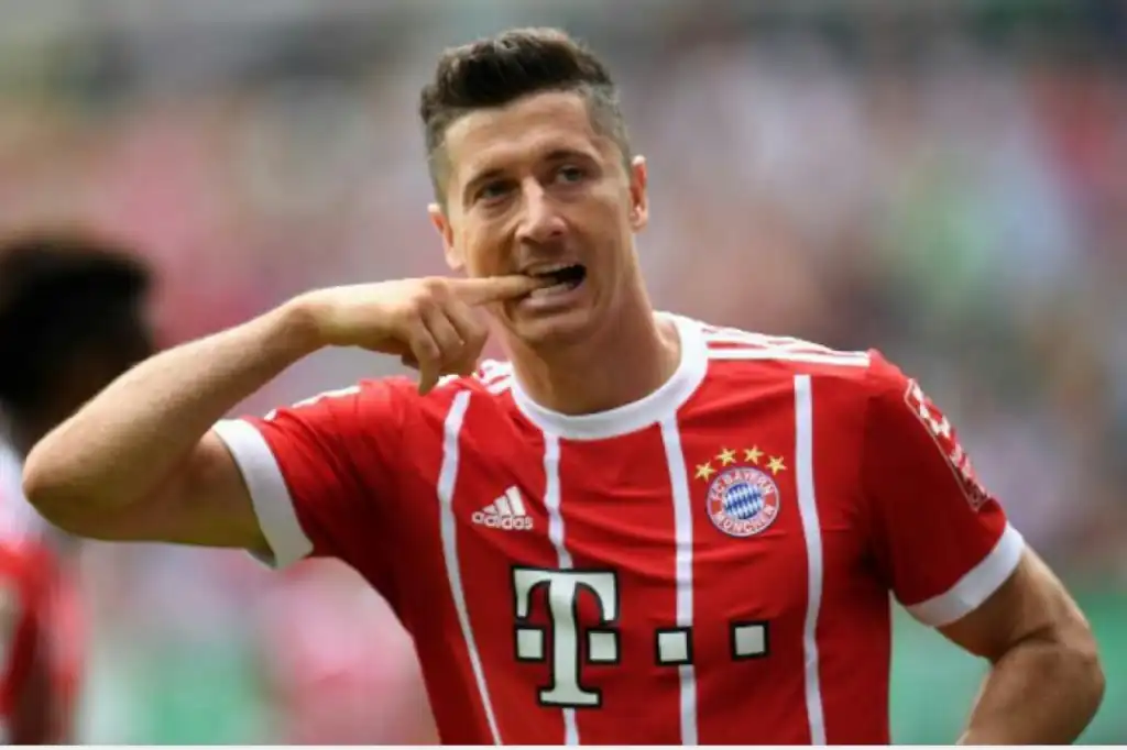 Robert Lewandowski firma con el Chicago Fire de la MLS