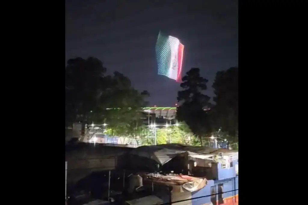 Ensayan espectáculo de drones para la inauguración del Mundial 2026 en el Estadio Banorte