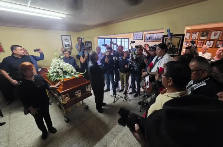 Homenajean a periodista Francisco Leyva y exigen justicia tras asesinato en Oaxaca