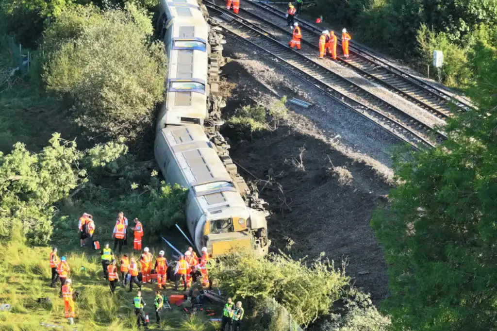 Descarrilamiento de tren deja dos heridos graves en el sur de Inglaterra