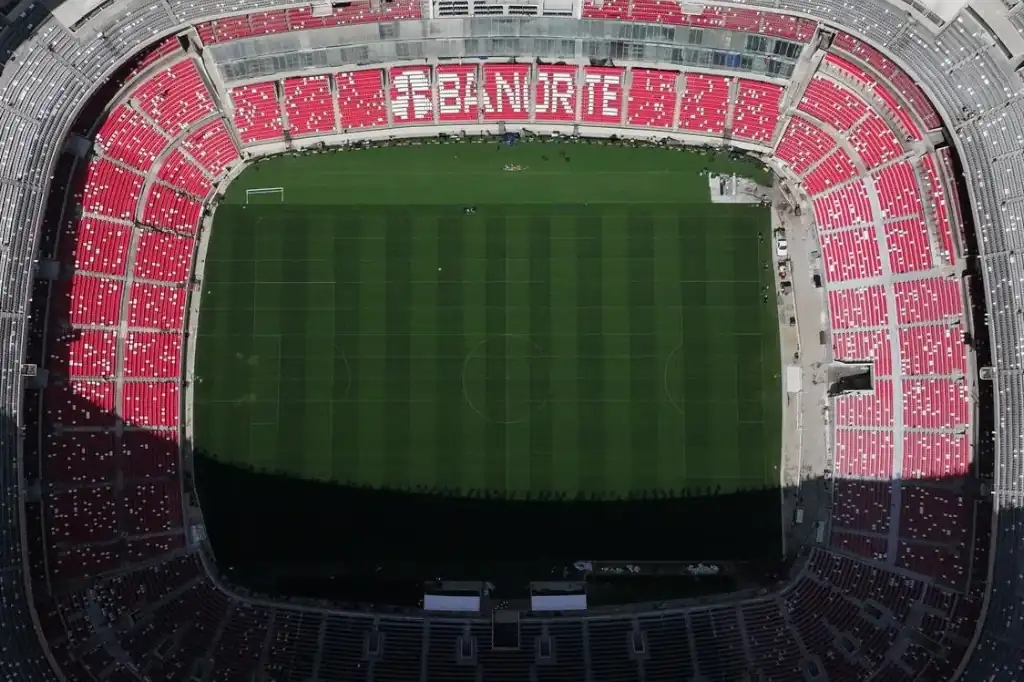 Canelo Álvarez abre la puerta a pelear en el Estadio Banorte