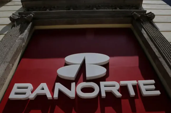 Banorte anticipa un peso más fuerte y baja su pronóstico para 2026